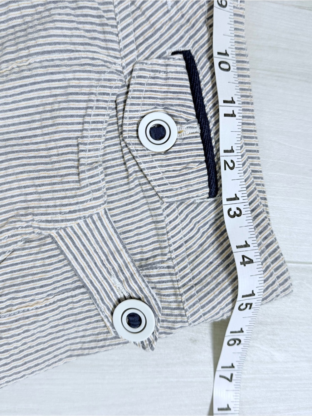 Y2K 2000s Rewind Light Beige pinstripe knee-Length Bermuda Shorts - Picture 4 of 8